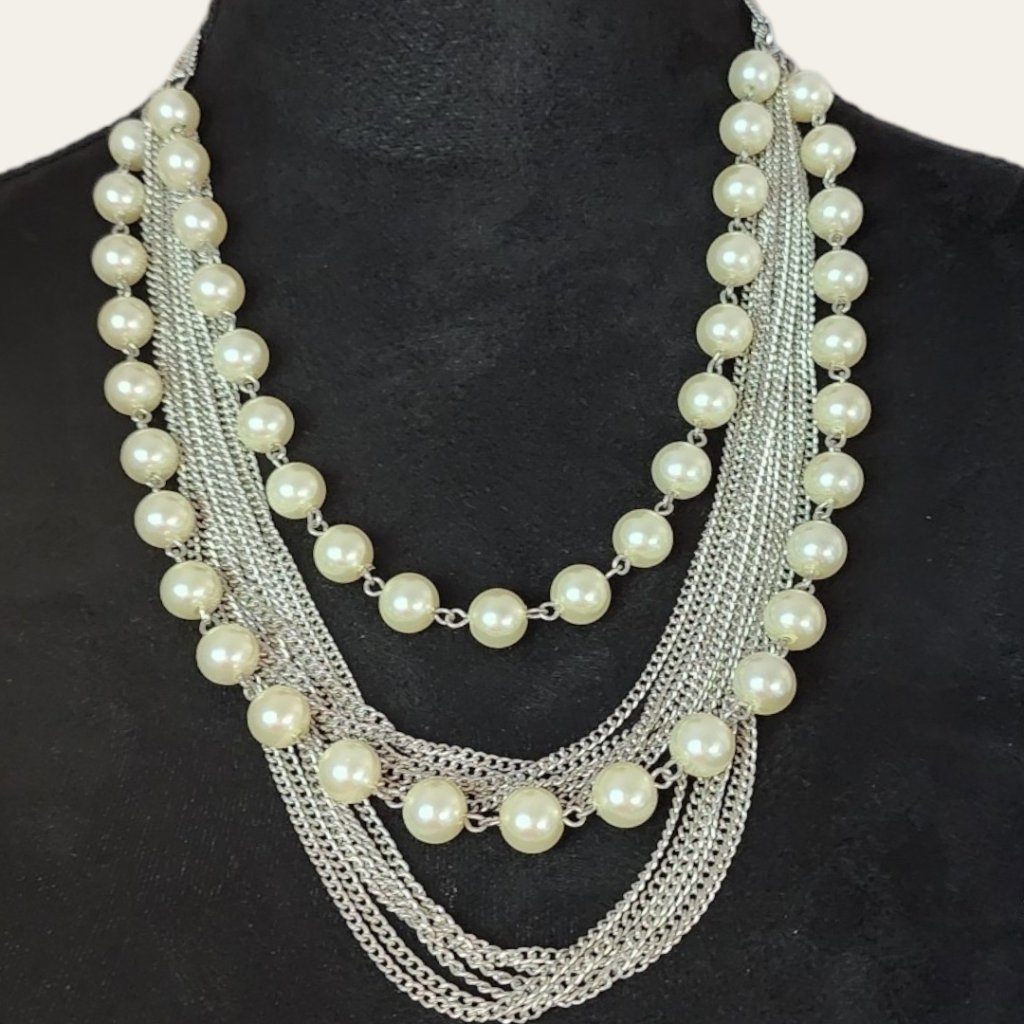 Vintage Faux Pearls And Silver Tone Necklace 18$